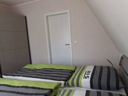 Ferienhaus-moin-Seeblick-heede-schlafzimmer-bild3