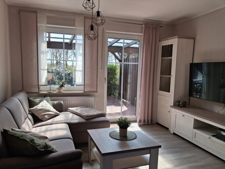 Ferienhaus-moin-Seeblick-heede-wohnzimmer-bild1